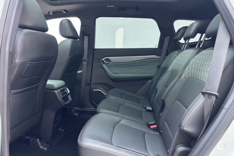 Used Geely Auto Haoyue L 2024 2.0T DCT Prestige Version Interior 4