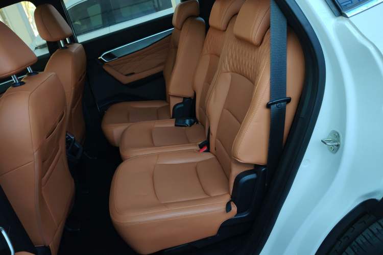 Used Geely Auto Haoyue L 2024 2.0T DCT Flagship Version Interior 4