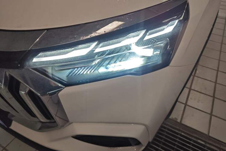 Used Geely Auto Haoyue L 2024 2.0T DCT Flagship Version Left Front Headlight
