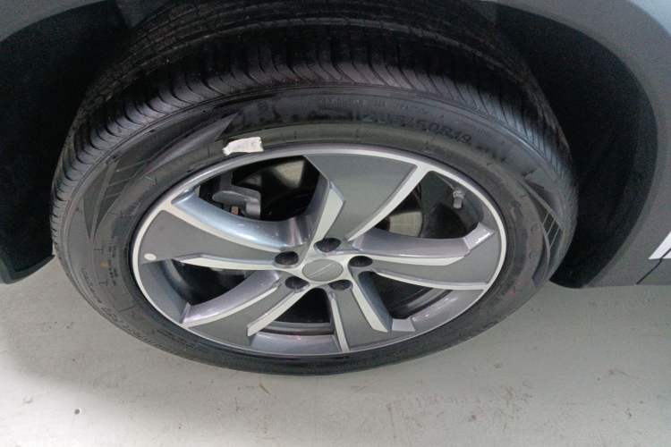 Used Geely Auto Haoyue L 2024 2.0T DCT Prestige Version Left Front Wheel Hub