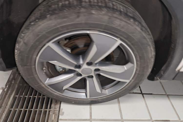 Used Geely Auto Haoyue L 2024 2.0T DCT Flagship Version Left Front Wheel Hub