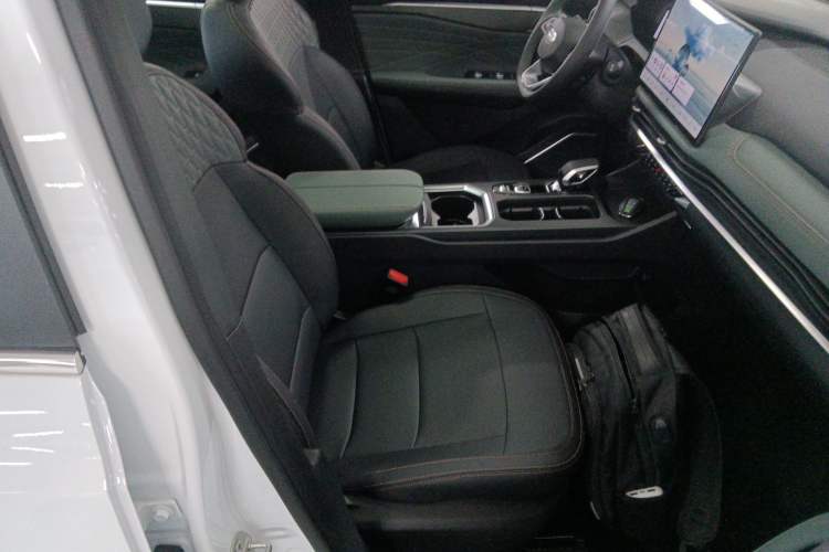 Used Geely Auto Haoyue L 2024 2.0T DCT Prestige Version Right Front Seat