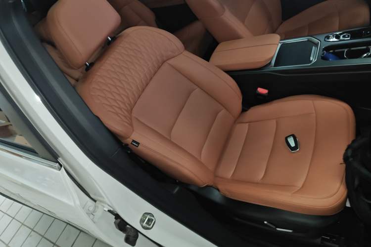 Used Geely Auto Haoyue L 2024 2.0T DCT Flagship Version Right Front Seat