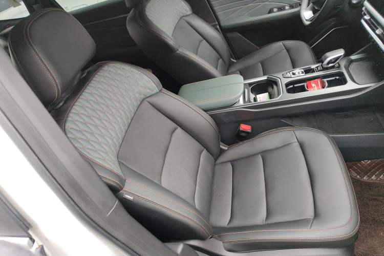 Used Geely Auto Haoyue L 2024 2.0T DCT Prestige Version Right Front Seat