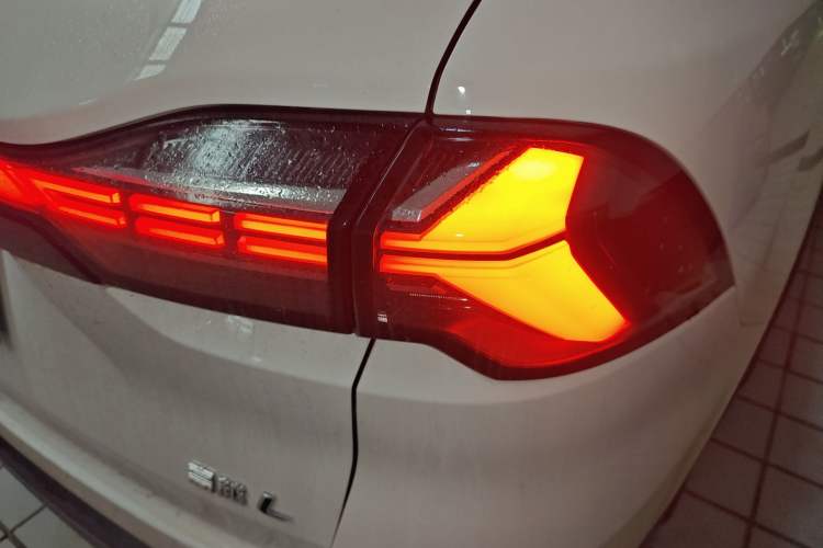 Used Geely Auto Haoyue L 2024 2.0T DCT Flagship Version Right Rear Taillight