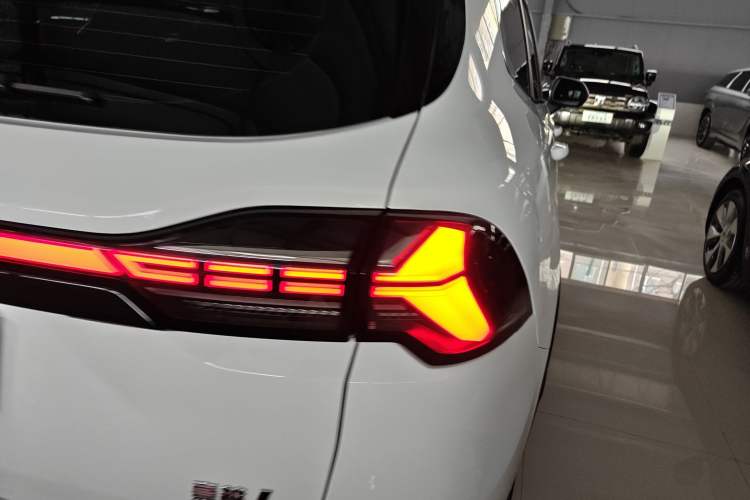 Used Geely Auto Haoyue L 2024 2.0T DCT Prestige Version Right Rear Taillight