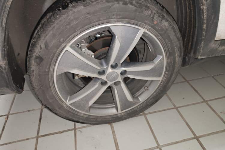 Used Geely Auto Haoyue L 2024 2.0T DCT Flagship Version Right Rear Wheel Hub