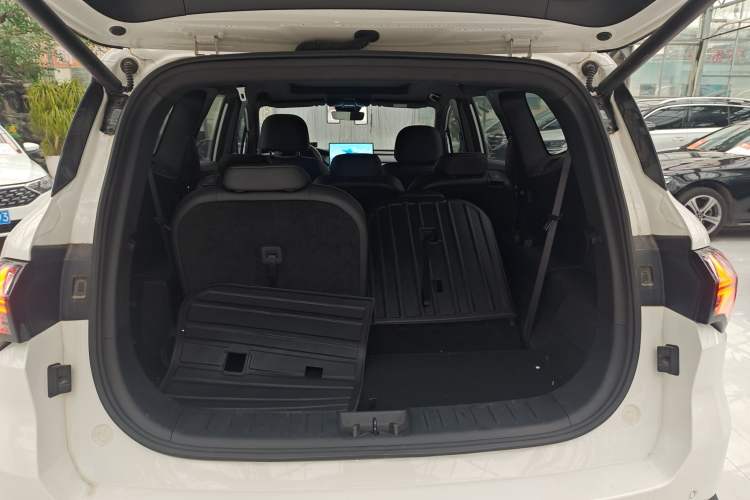 Used Geely Auto Haoyue L 2024 2.0T DCT Prestige Version Trunk