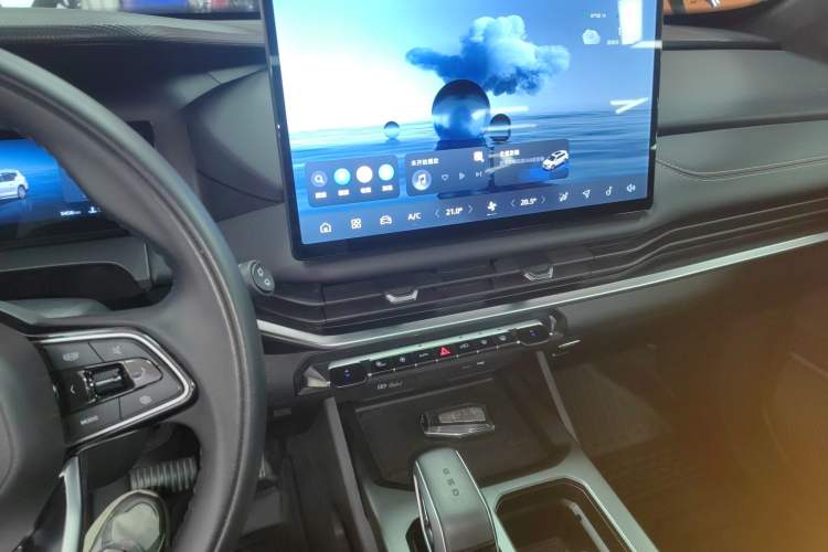 Used Geely Auto Haoyue L 2025 2.0T DCT Luxury Edition Audio And AC Panel