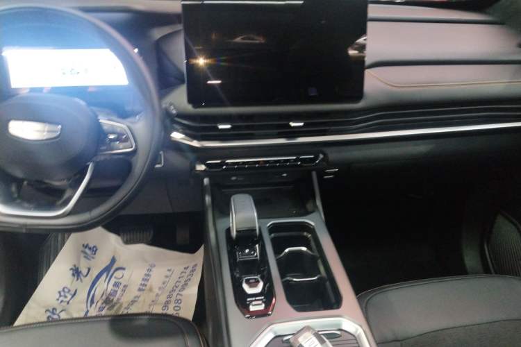 Used Geely Auto Haoyue L 2025 2.0T DCT Luxury Edition Audio And AC Panel