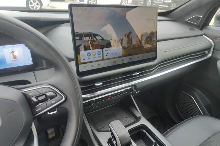 Used Geely Auto Haoyue L 2025 2.0T DCT Luxury Edition Audio And AC Panel