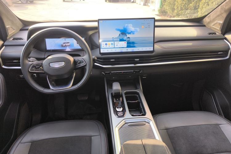 Used Geely Auto Haoyue L 2025 2.0T DCT Luxury Edition Center Console