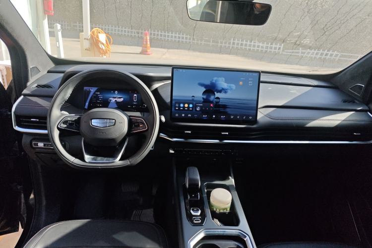 Used Geely Auto Haoyue L 2025 2.0T DCT Luxury Edition Center Console