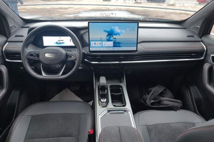 Used Geely Auto Haoyue L 2025 2.0T DCT Luxury Edition Center Console