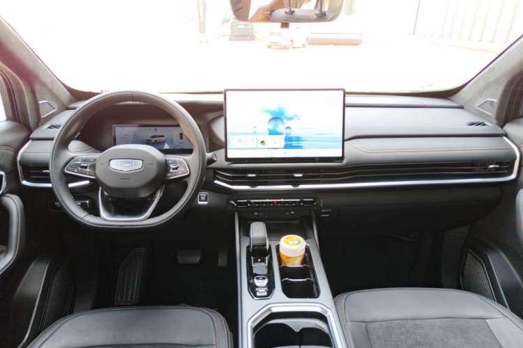 Used Geely Auto Haoyue L 2025 2.0T DCT Luxury Edition Center Console