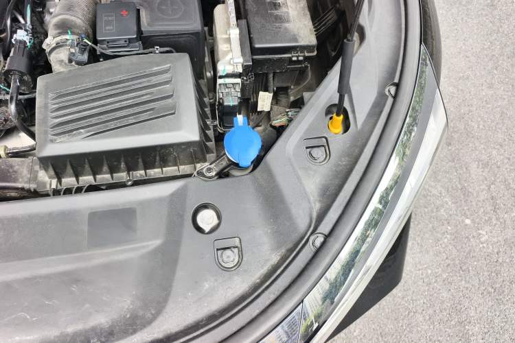 Used Geely Auto Haoyue L 2025 2.0T DCT Luxury Edition Engine Bay Left