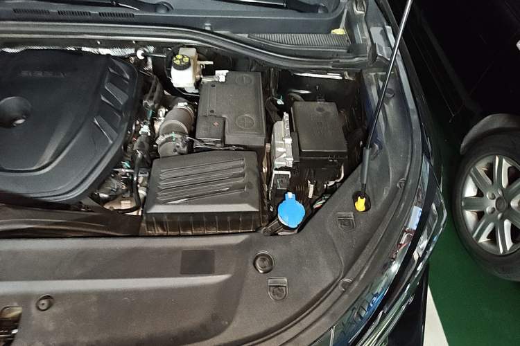 Used Geely Auto Haoyue L 2025 2.0T DCT Luxury Edition Engine Bay Left