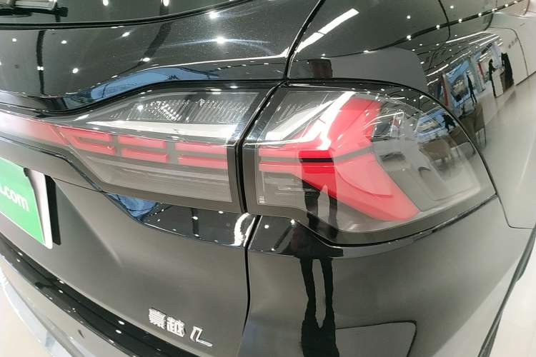 Used Geely Auto Haoyue L 2025 2.0T DCT Luxury Edition Exterior 6