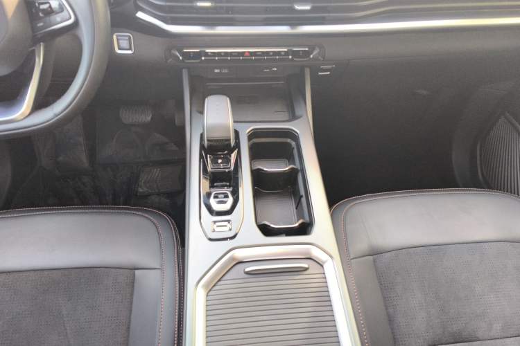 Used Geely Auto Haoyue L 2025 2.0T DCT Luxury Edition Gear Lever