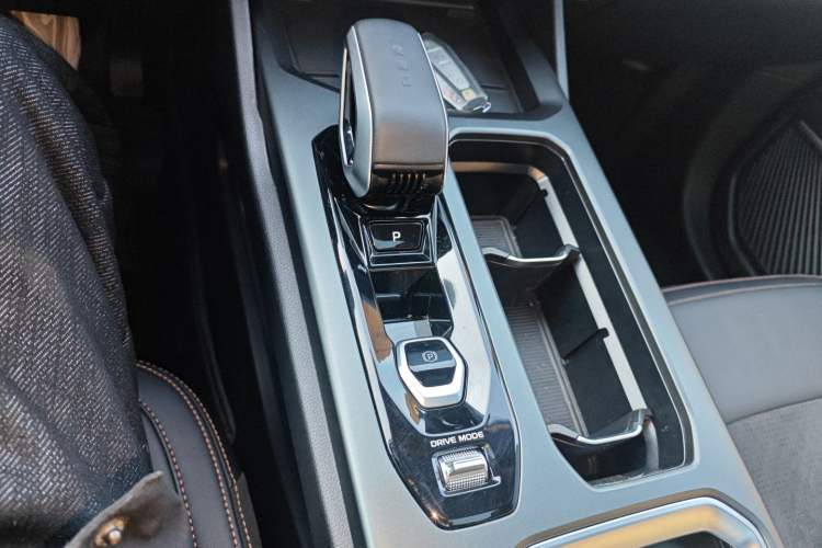 Used Geely Auto Haoyue L 2025 2.0T DCT Luxury Edition Gear Lever