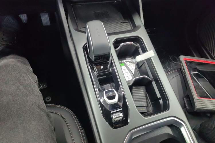 Used Geely Auto Haoyue L 2025 2.0T DCT Luxury Edition Gear Lever