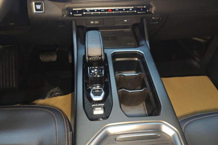 Used Geely Auto Haoyue L 2025 2.0T DCT Luxury Edition Gear Lever