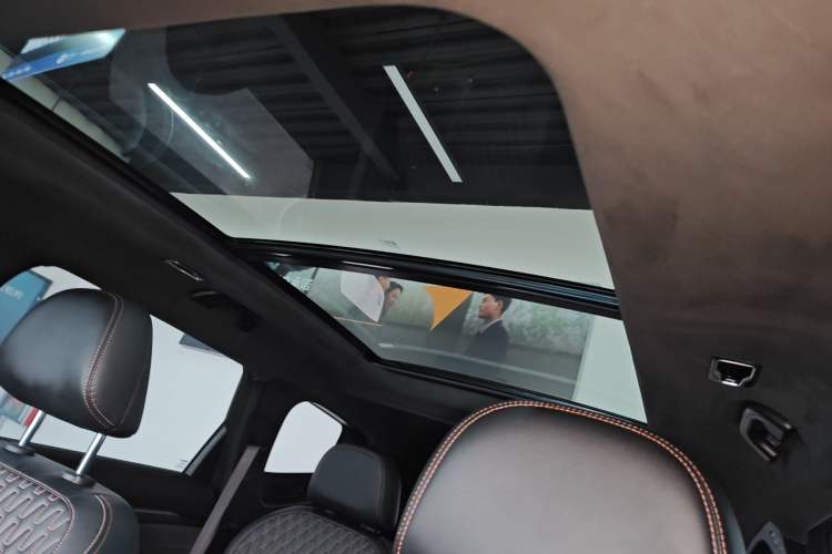 Used Geely Auto Haoyue L 2025 2.0T DCT Luxury Edition Headliner