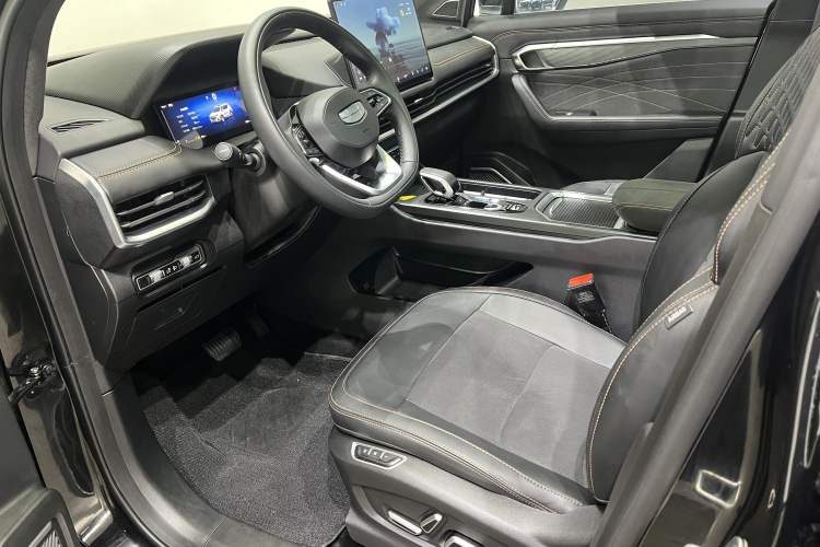 Used Geely Auto Haoyue L 2025 2.0T DCT Luxury Edition Interior 1