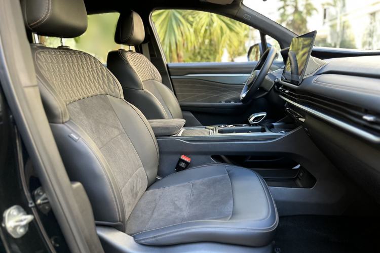 Used Geely Auto Haoyue L 2025 2.0T DCT Luxury Edition Interior 10