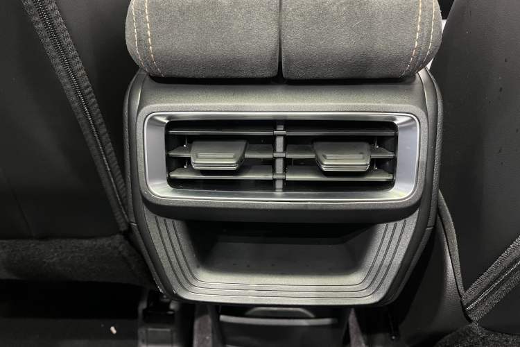 Used Geely Auto Haoyue L 2025 2.0T DCT Luxury Edition Interior 10