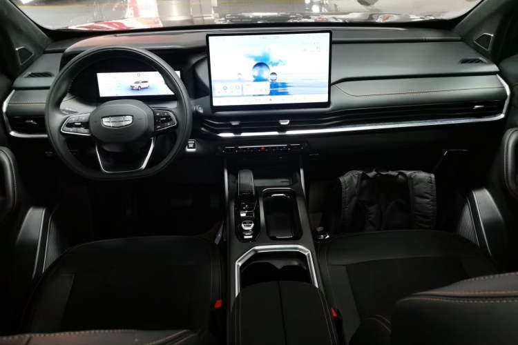 Used Geely Auto Haoyue L 2025 2.0T DCT Luxury Edition Interior 2