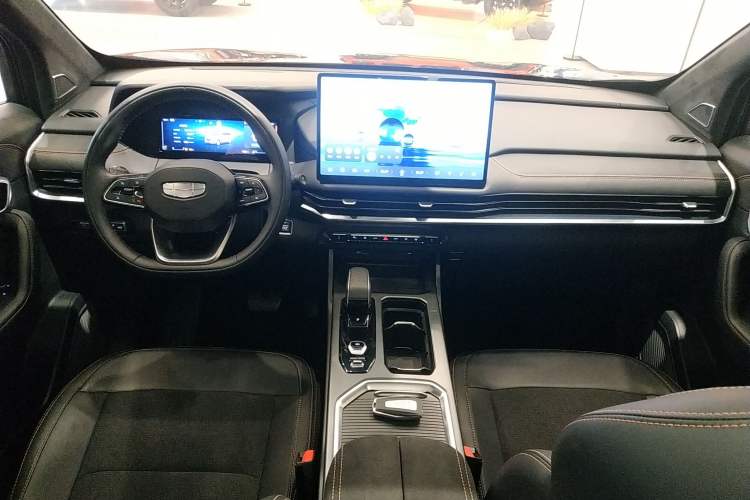 Used Geely Auto Haoyue L 2025 2.0T DCT Luxury Edition Interior 2