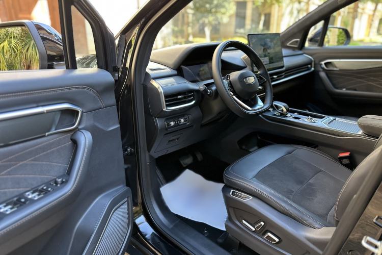 Used Geely Auto Haoyue L 2025 2.0T DCT Luxury Edition Interior 2