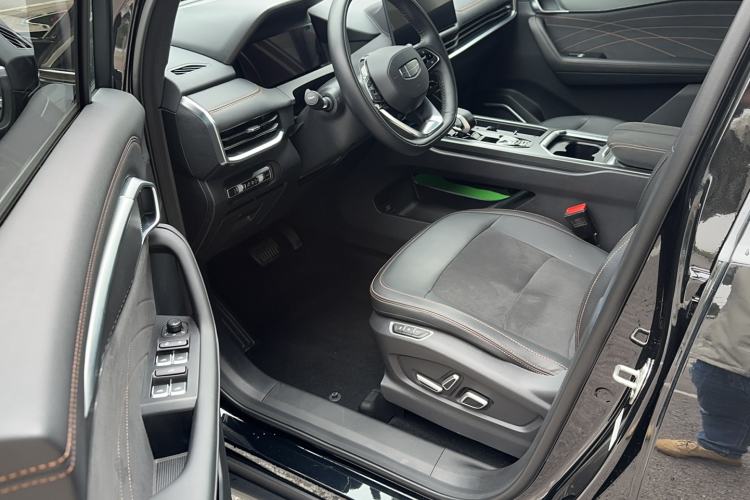 Used Geely Auto Haoyue L 2025 2.0T DCT Luxury Edition Interior 2