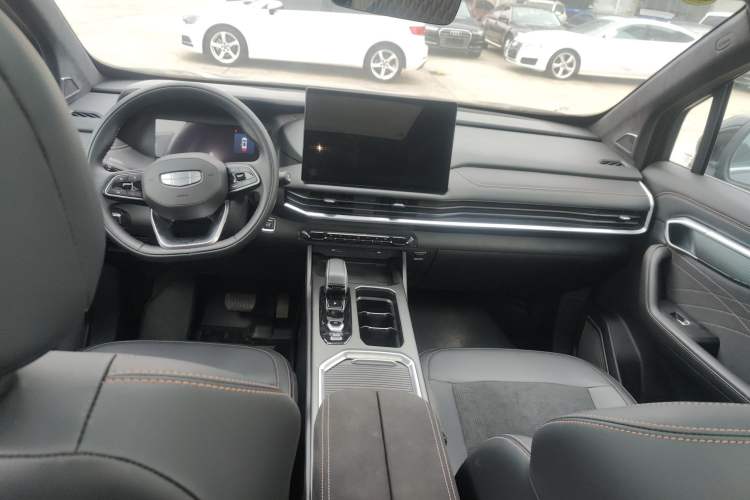 Used Geely Auto Haoyue L 2025 2.0T DCT Luxury Edition Interior 2