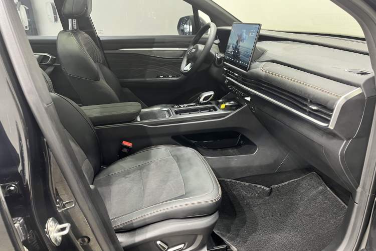 Used Geely Auto Haoyue L 2025 2.0T DCT Luxury Edition Interior 2