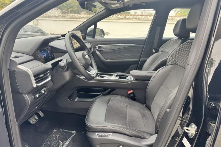 Used Geely Auto Haoyue L 2025 2.0T DCT Luxury Edition Interior 2