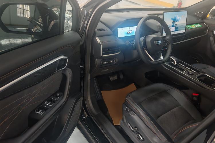 Used Geely Auto Haoyue L 2025 2.0T DCT Luxury Edition Interior 2