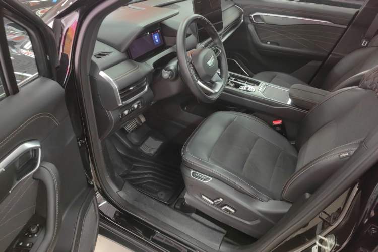 Used Geely Auto Haoyue L 2025 2.0T DCT Luxury Edition Interior 3