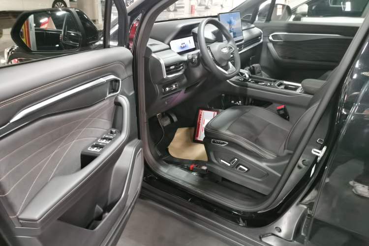 Used Geely Auto Haoyue L 2025 2.0T DCT Luxury Edition Interior 3
