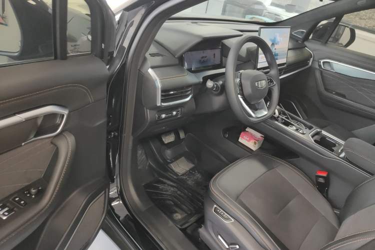 Used Geely Auto Haoyue L 2025 2.0T DCT Luxury Edition Interior 3