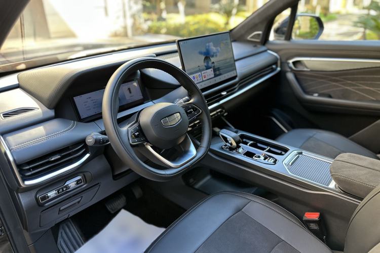 Used Geely Auto Haoyue L 2025 2.0T DCT Luxury Edition Interior 3