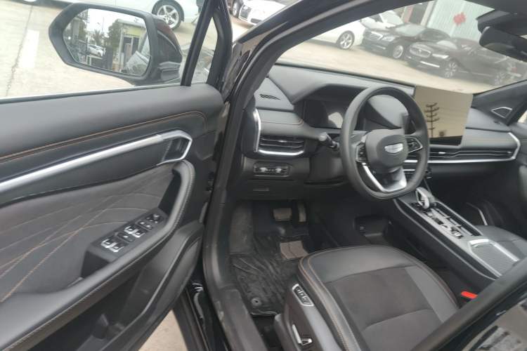 Used Geely Auto Haoyue L 2025 2.0T DCT Luxury Edition Interior 3