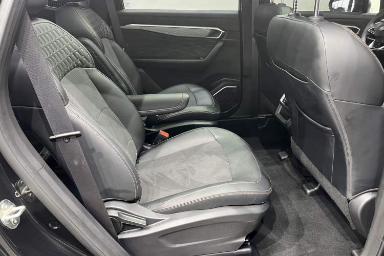 Used Geely Auto Haoyue L 2025 2.0T DCT Luxury Edition Interior 3