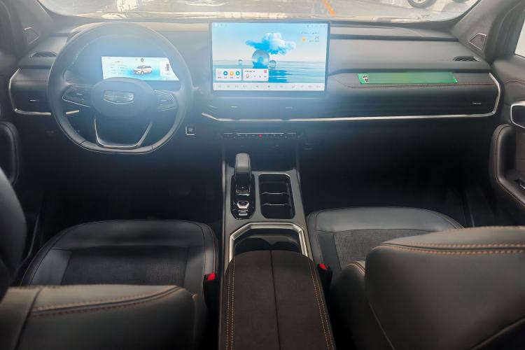 Used Geely Auto Haoyue L 2025 2.0T DCT Luxury Edition Interior 3