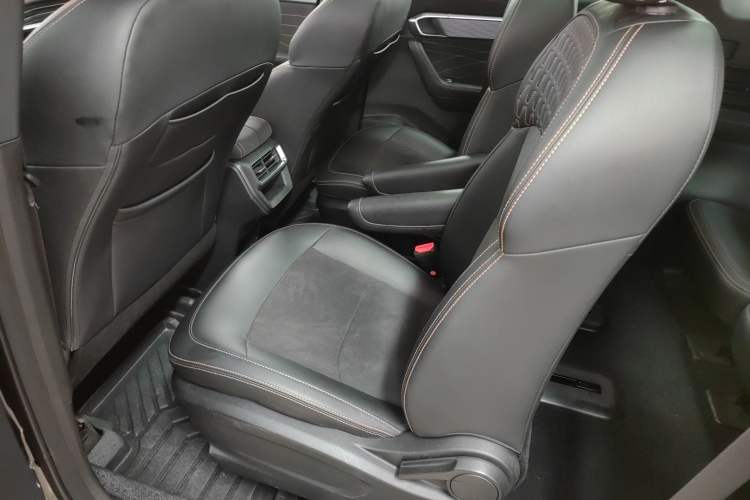 Used Geely Auto Haoyue L 2025 2.0T DCT Luxury Edition Interior 4