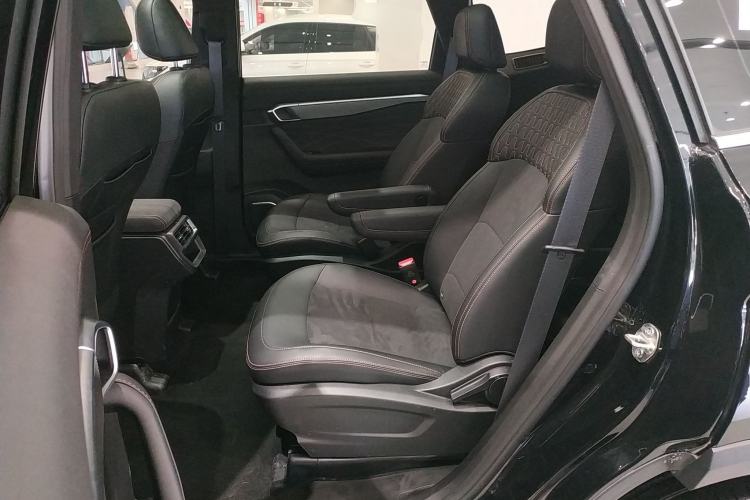 Used Geely Auto Haoyue L 2025 2.0T DCT Luxury Edition Interior 4