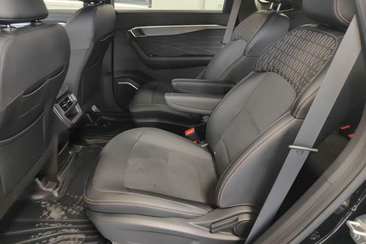 Used Geely Auto Haoyue L 2025 2.0T DCT Luxury Edition Interior 4