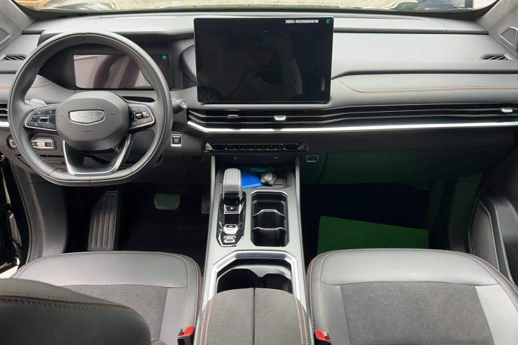 Used Geely Auto Haoyue L 2025 2.0T DCT Luxury Edition Interior 4
