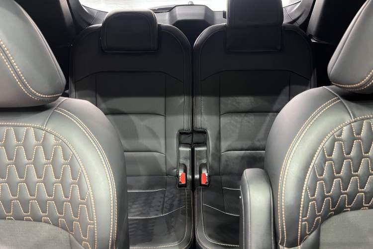 Used Geely Auto Haoyue L 2025 2.0T DCT Luxury Edition Interior 4